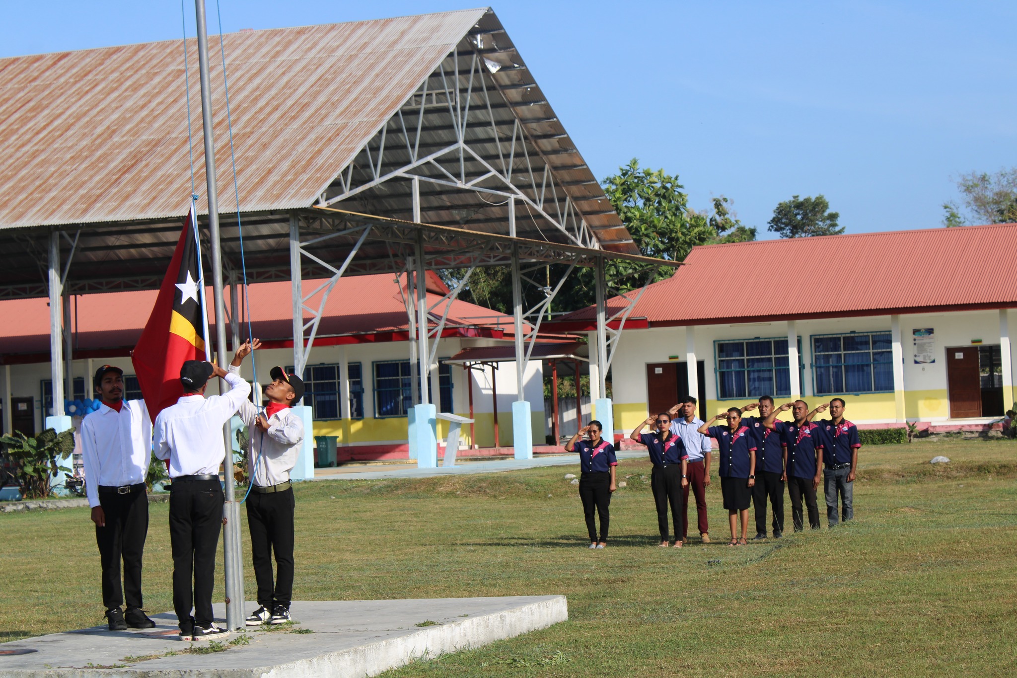 Responsavél Hasa’e Bandeira husi Eskola Superiro Enjeñaria Semana Dahuluk Fulan Setembru Responsavél Hasa’e Bandeira husi Eskola Superiro Enjeñaria Semana Dahuluk Fulan Setembru