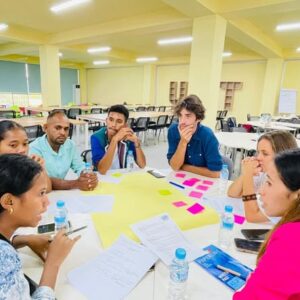 Dili, 26 Novembro 2025, Institutu Politekniku Betano liu husi Nia Reprezentante Estudante nain rua sai hanesan embaxador iha Atividade expo ne’ebe maka hala’o iha Universidade Catolica Timorense UCT.